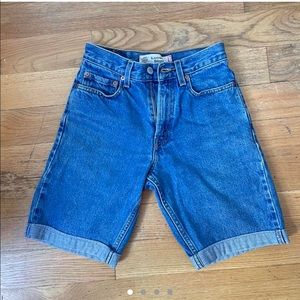 VINTAGE LEVI’S 569 medium wash denim shorts